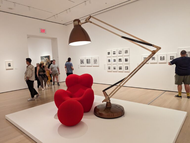 Best tabletop light for artists (drawing & recording)